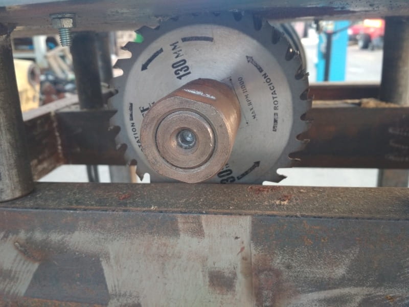 PIŁA DO PRODUKCJI PODPAŁKI DO GRILLA