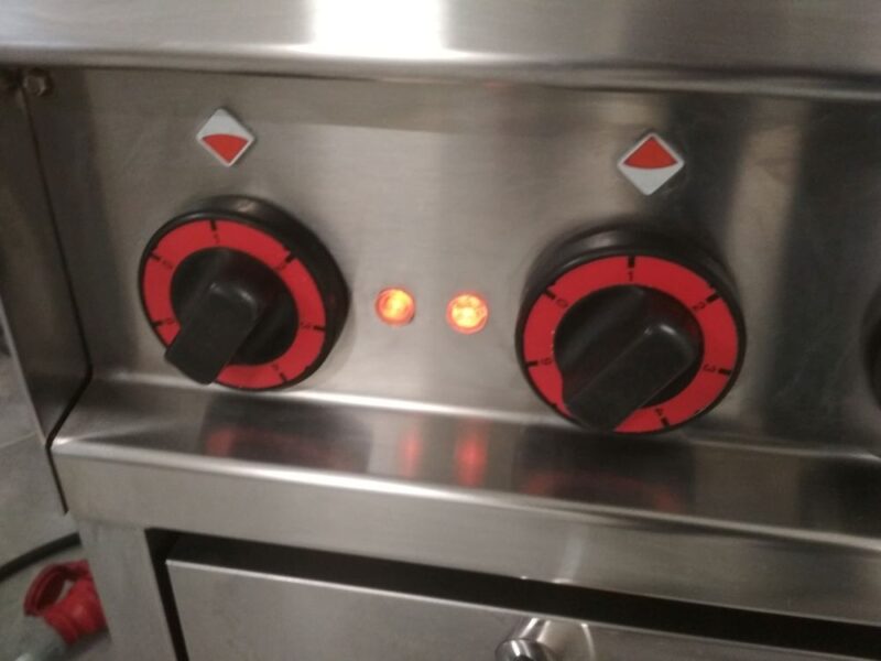 KUCHNIA ELEKTRYCZNA Z PIEKARNIKIEM REDFOX CF4-8ET/S