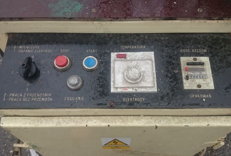 PAKOWARKA W FOLIĘ TERMOKURCZLIWĄ Z TUNELEM