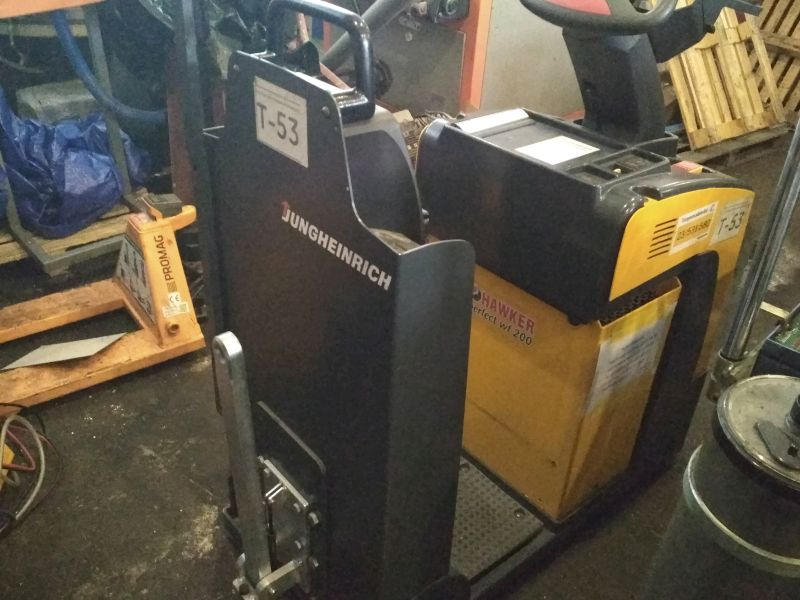 WÓZEK CIĄGNIK AKUMULATOROWY JUNGHEINRICH EZS 130