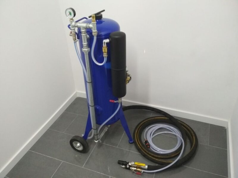 MOBILNA PIASKARKA SYFONOWA Z DYSZĄ WODNĄ