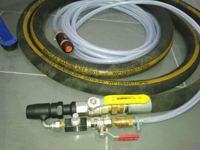 MOBILNA PIASKARKA SYFONOWA Z DYSZĄ WODNĄ