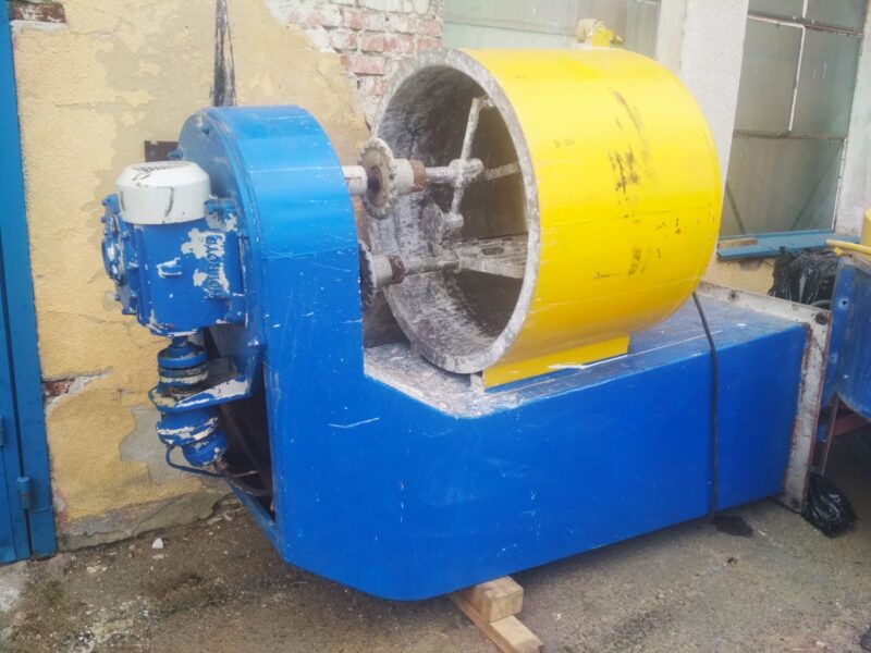 MIESZALNIK PIONOWY DO TYNKÓW I BETONU 500 L 15 KW