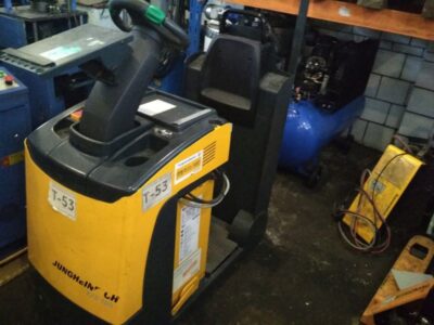 WÓZEK CIĄGNIK AKUMULATOROWY JUNGHEINRICH EZS 130