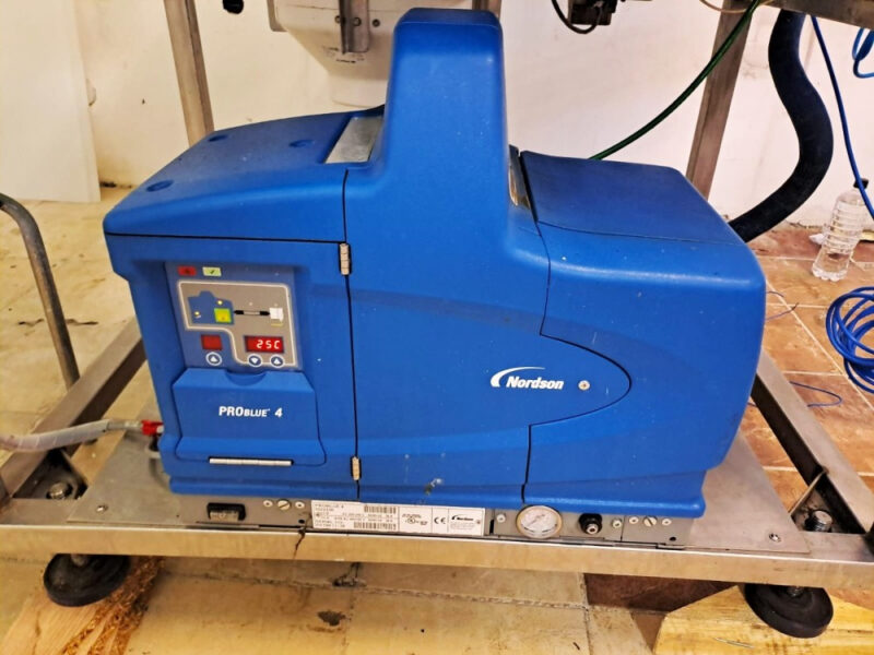 Linia do nalewania oleju/octu/soków 3000 bph