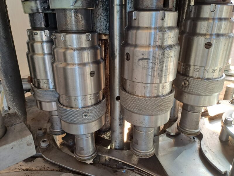 Kompletna linia do produkcji wody w butelkach PET 0,5 L / 1,5 L / 2,0 L