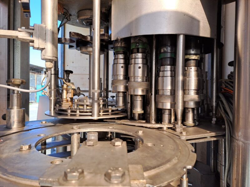 Kompletna linia do produkcji wody w butelkach PET 0,5 L / 1,5 L / 2,0 L