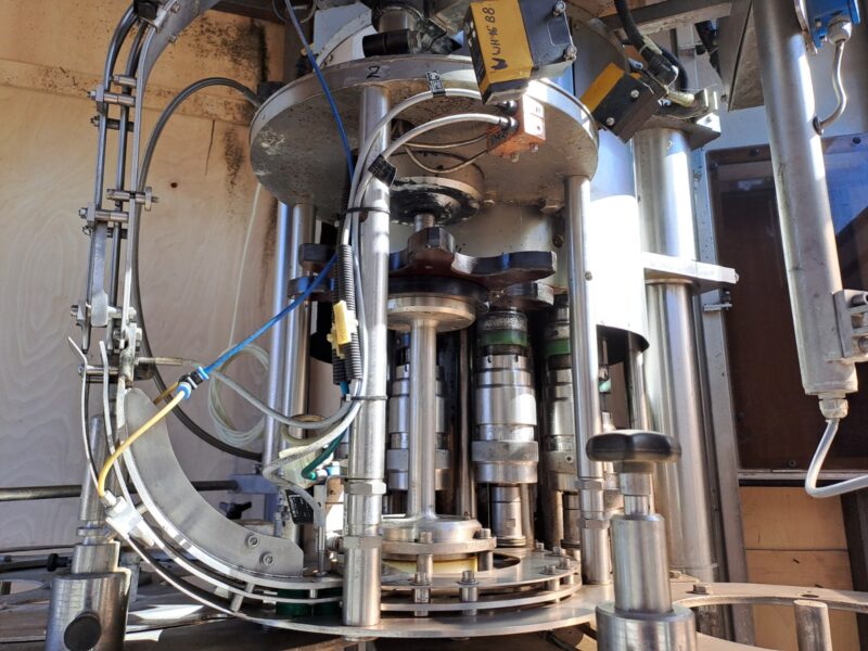 Kompletna linia do produkcji wody w butelkach PET 0,5 L / 1,5 L / 2,0 L