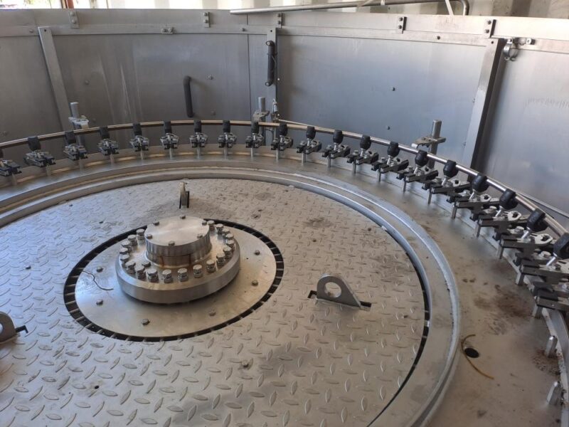 Kompletna linia do produkcji wody w butelkach PET 0,5 L / 1,5 L / 2,0 L