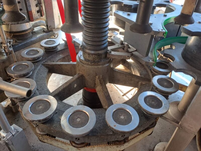 Kompletna linia do produkcji wody w butelkach PET 0,5 L / 1,5 L / 2,0 L