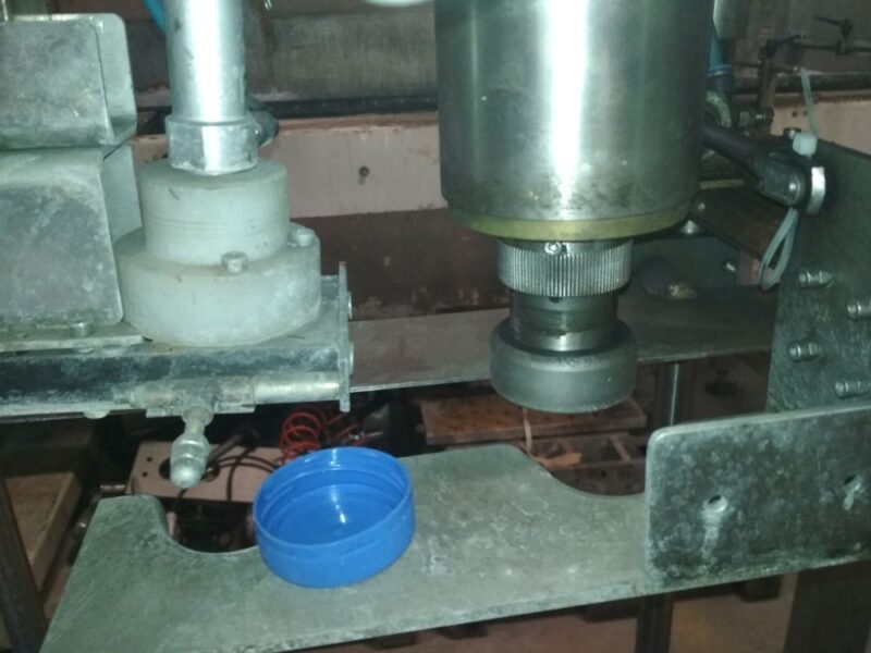 Zestaw urządzeń do butelek PET 5l - zakręcarka + płuczka