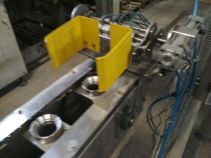 Zestaw urządzeń do butelek PET 5l - zakręcarka + płuczka