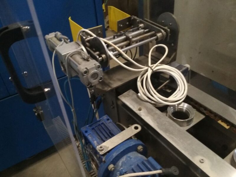 Zestaw urządzeń do butelek PET 5l - zakręcarka + płuczka