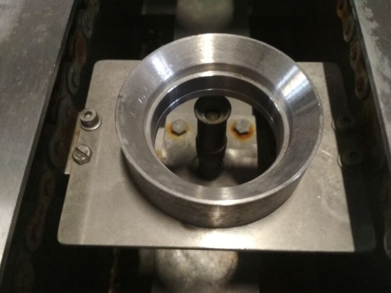 Zestaw urządzeń do butelek PET 5l - zakręcarka + płuczka