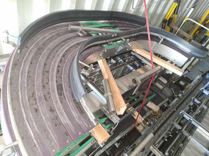 Kompletna linia do produkcji wody w butelkach PET 0,5 L / 1,5 L / 2,0 L