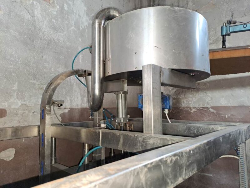 Zestaw urządzeń do butelek PET 5l - zakręcarka + płuczka