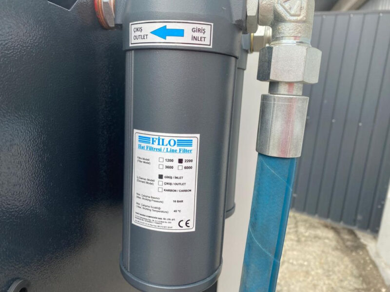 Kompresor śrubowy FILO FVK 11C – 11 kW, 10 bar z osuszaczem