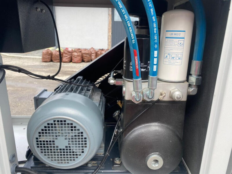 Kompresor śrubowy FILO FVK 11C – 11 kW, 10 bar z osuszaczem