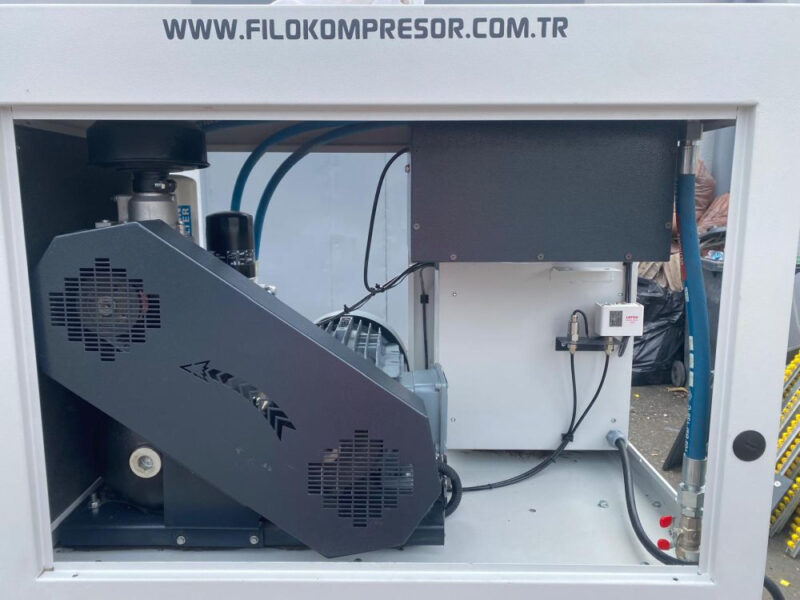 Kompresor śrubowy FILO FVK 11C – 11 kW, 10 bar z osuszaczem