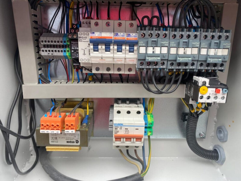 Kompresor śrubowy FILO FVK 11C – 11 kW, 10 bar z osuszaczem