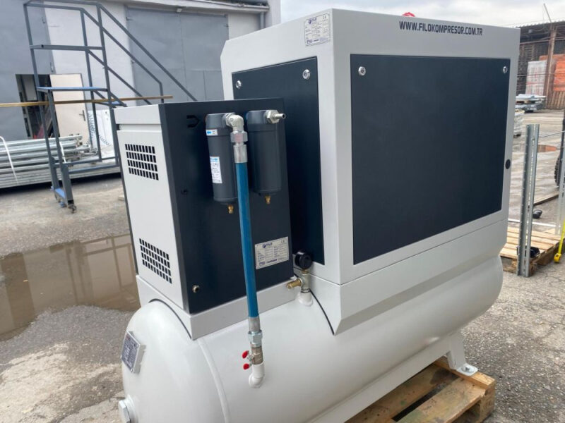 Kompresor śrubowy FILO FVK 11C – 11 kW, 10 bar z osuszaczem