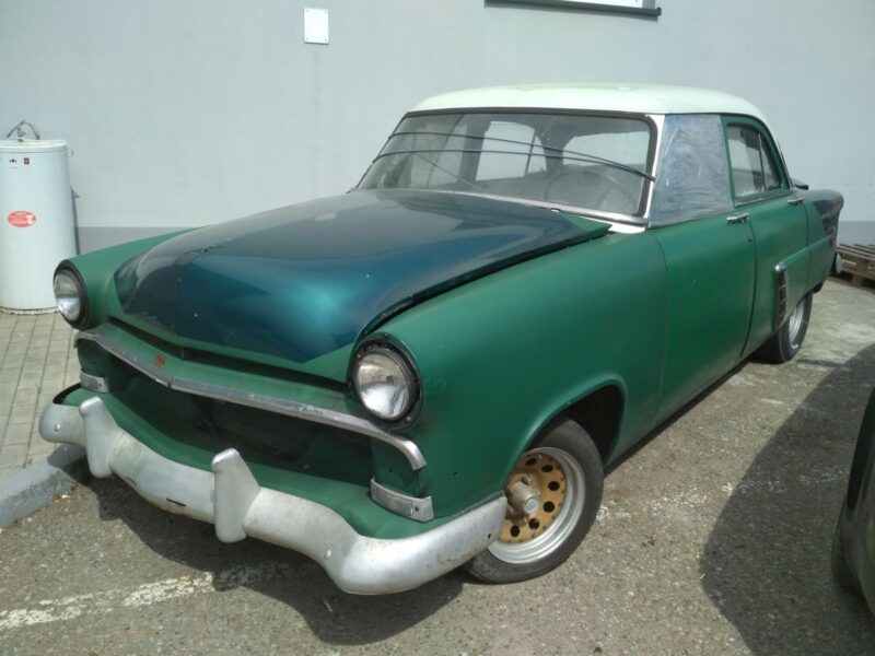 Ford Crestline 1952 – samochód zabytkowy