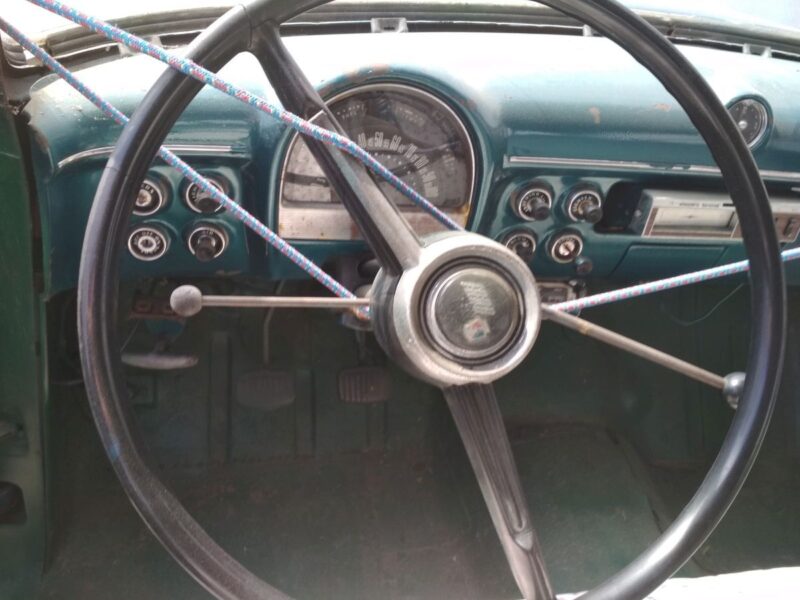 Ford Crestline 1952 – samochód zabytkowy